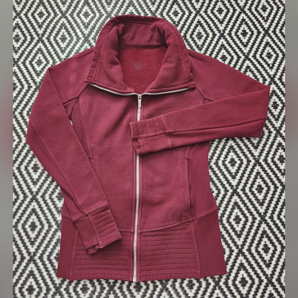 Lululemon Radiant Jacket EUC Size 6, Burgundy/Wine Color.